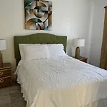 Los Angeles 5 bedroom 2 bath pool