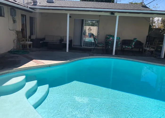 Los Angeles 5 bedroom 2 bath pool