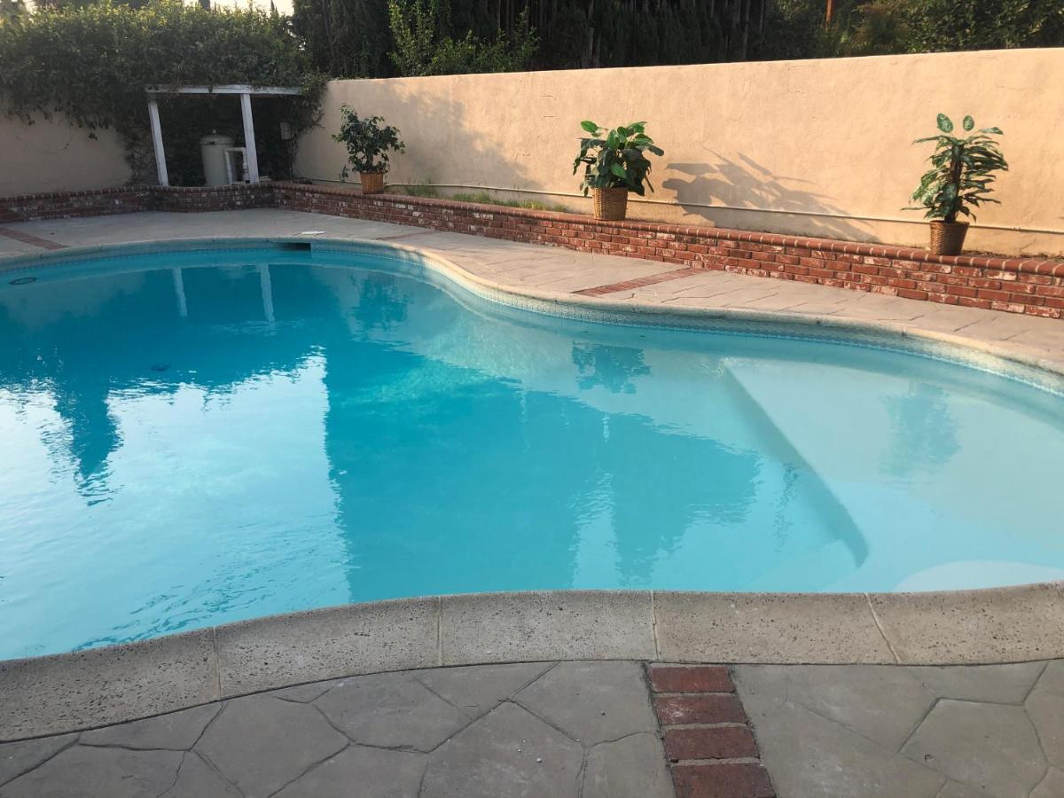6 Bedrooms 3 Bathrooms Pool Vakantiehuis *